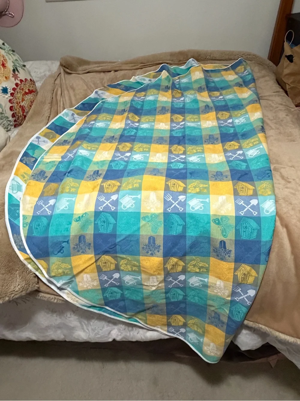 The Vermont Country Store 70” Round Checkered Spring Flowers Tablecloth